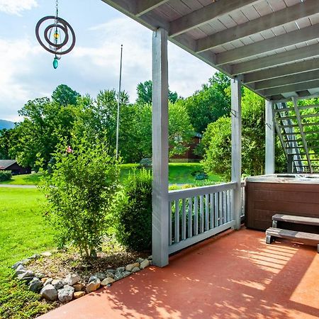 Ole Smoky Bnb - Game Room, Hot Tub, Mtn Views! Pigeon Forge Dış mekan fotoğraf