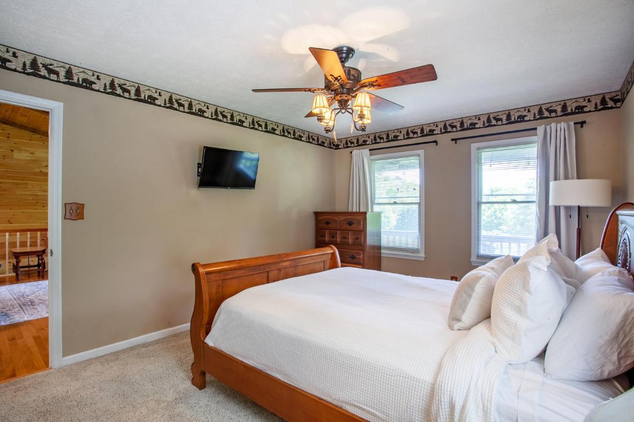 Ole Smoky Bnb - Game Room, Hot Tub, Mtn Views! Pigeon Forge Dış mekan fotoğraf