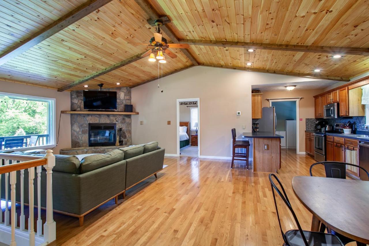 Ole Smoky Bnb - Game Room, Hot Tub, Mtn Views! Pigeon Forge Dış mekan fotoğraf