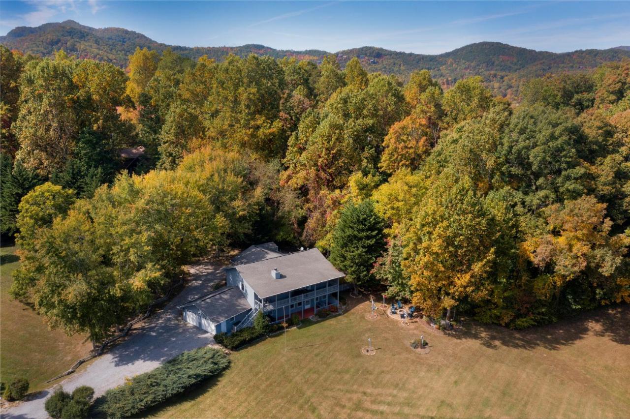 Ole Smoky Bnb - Game Room, Hot Tub, Mtn Views! Pigeon Forge Dış mekan fotoğraf