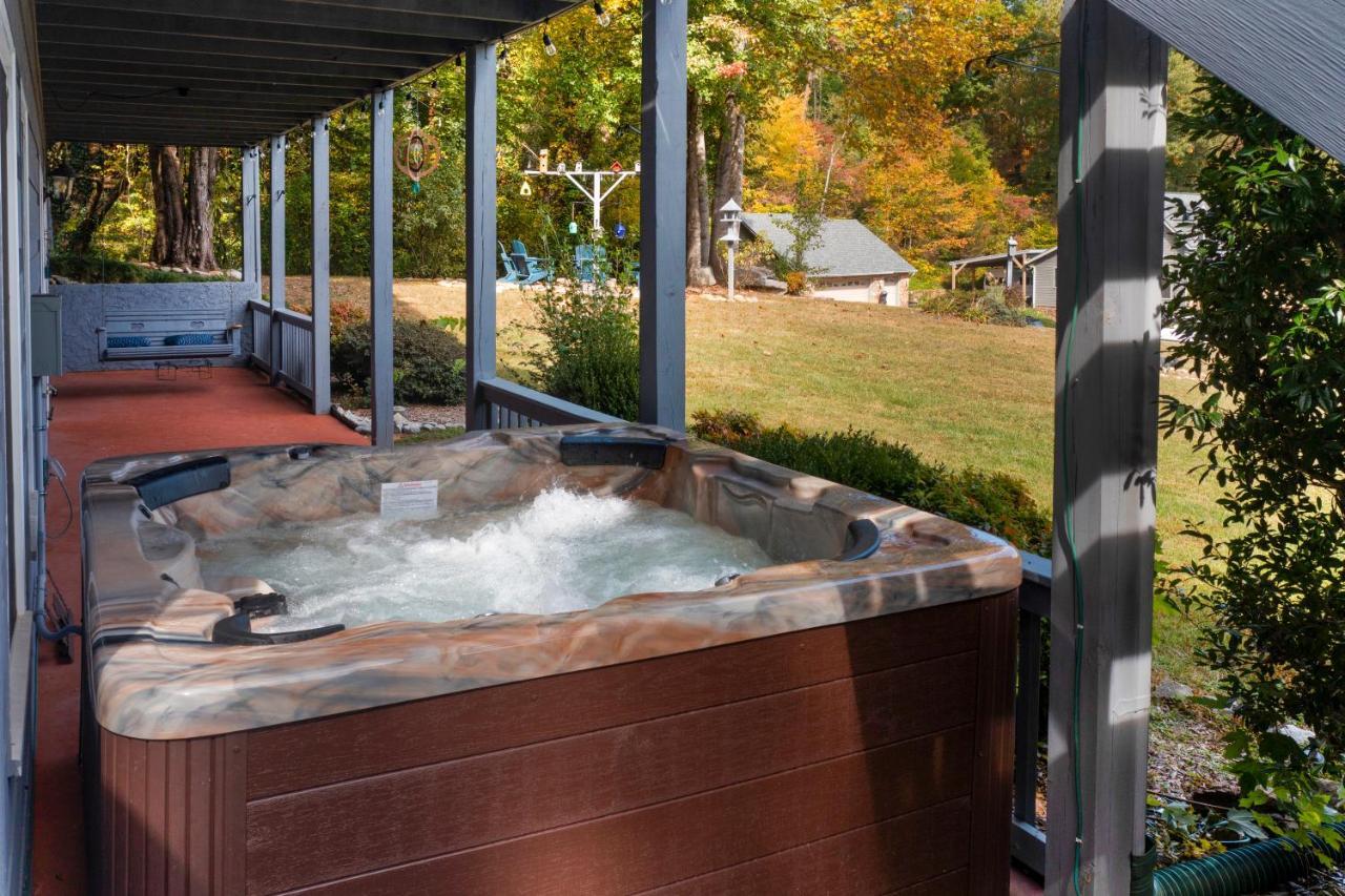 Ole Smoky Bnb - Game Room, Hot Tub, Mtn Views! Pigeon Forge Dış mekan fotoğraf